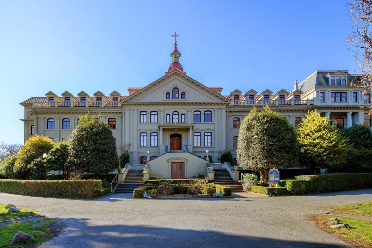 Апартаменты The Astoria Flair Виктория Экстерьер фото